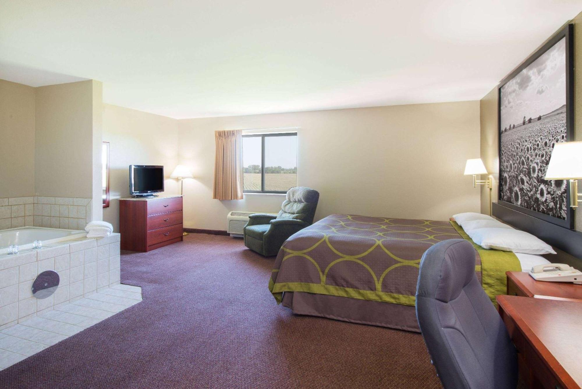 Super 8 By Wyndham Iola Ks Hotell Eksteriør bilde